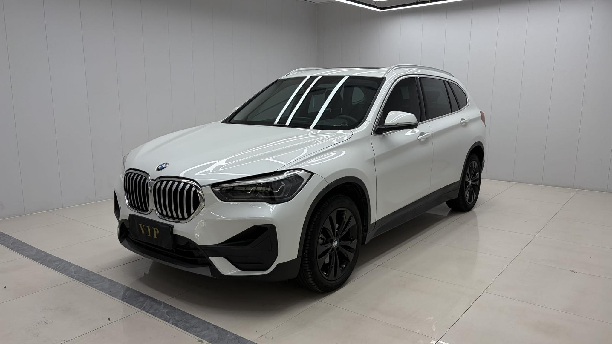 BMW X1 2021, 1.5 л турбо, робот (DCT), передний, пробег 50 000 км — авто из Китая с пробегом