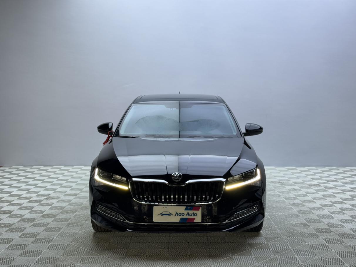 Skoda Superb 2023, фото 2