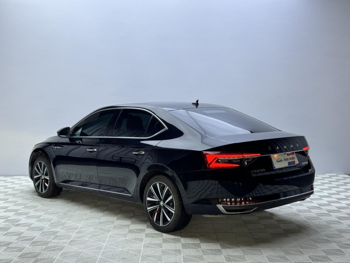 Skoda Superb 2023, фото 4