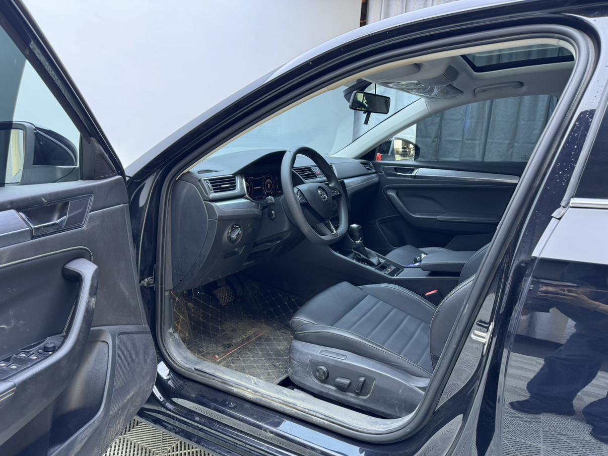 Skoda Superb 2023, фото 8