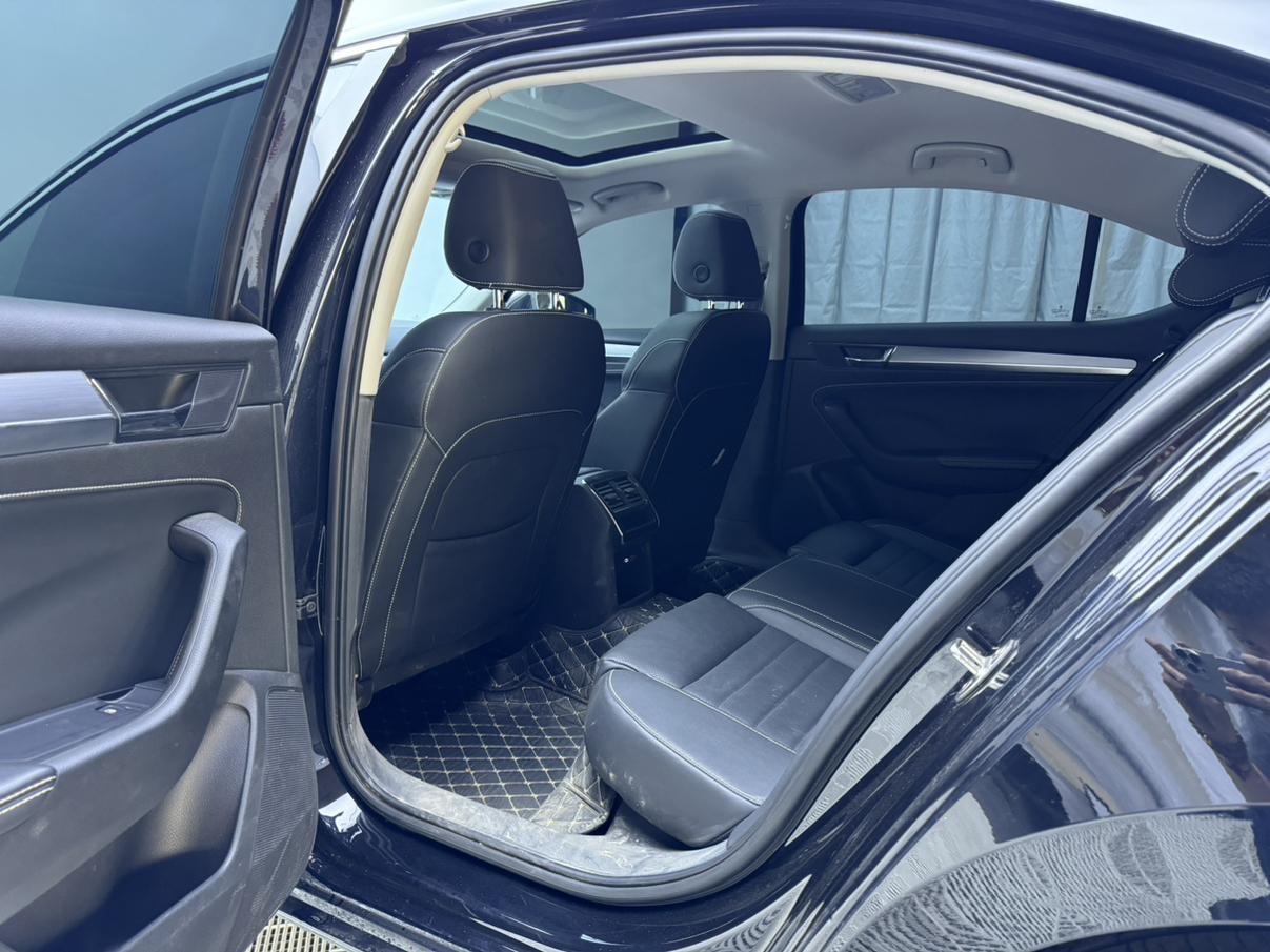 Skoda Superb 2023, фото 9