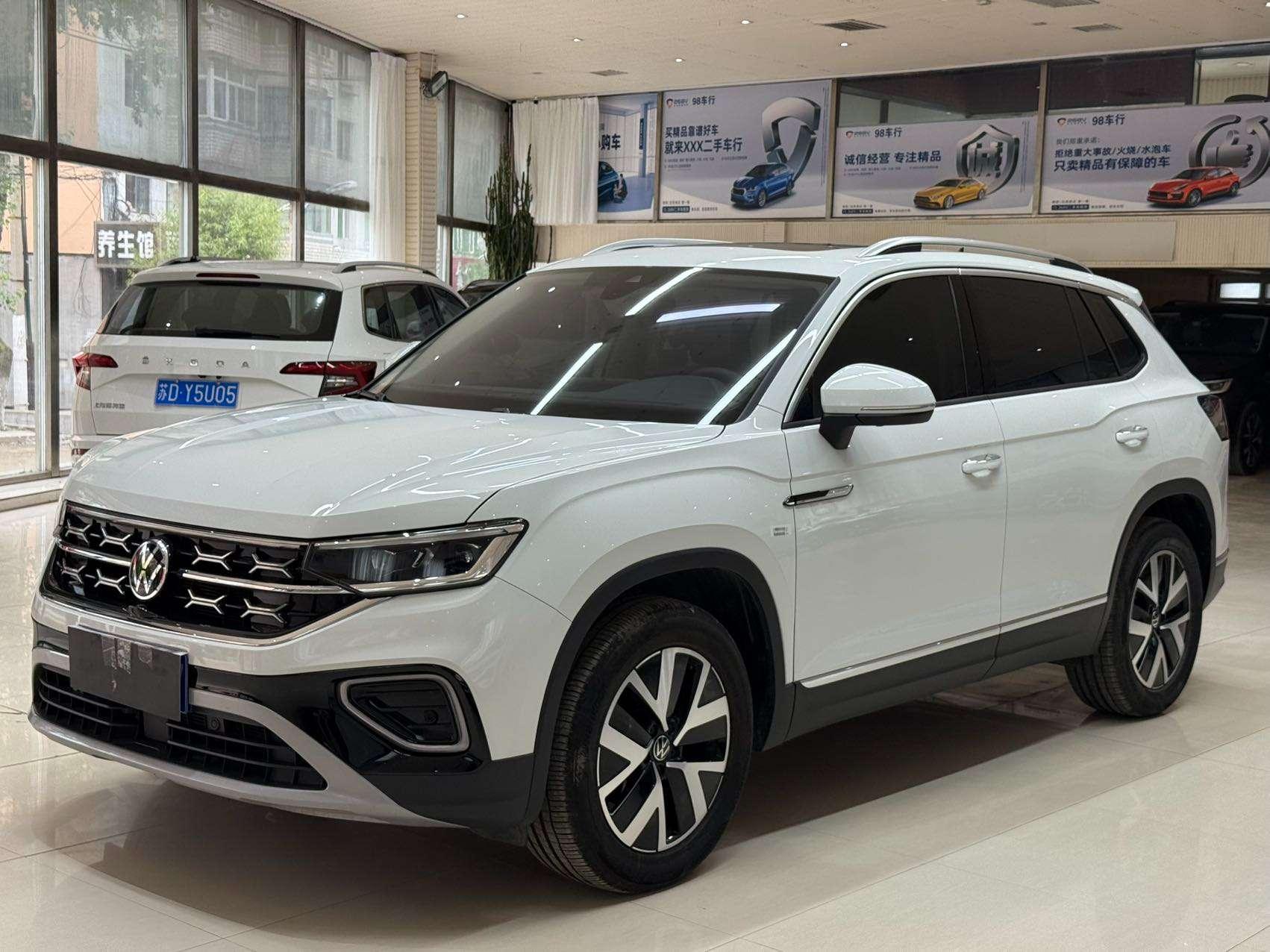 Volkswagen Tayron 2023, 1.4 л турбо, робот (DCT), передний, пробег 13 000 км — авто из Китая с пробегом