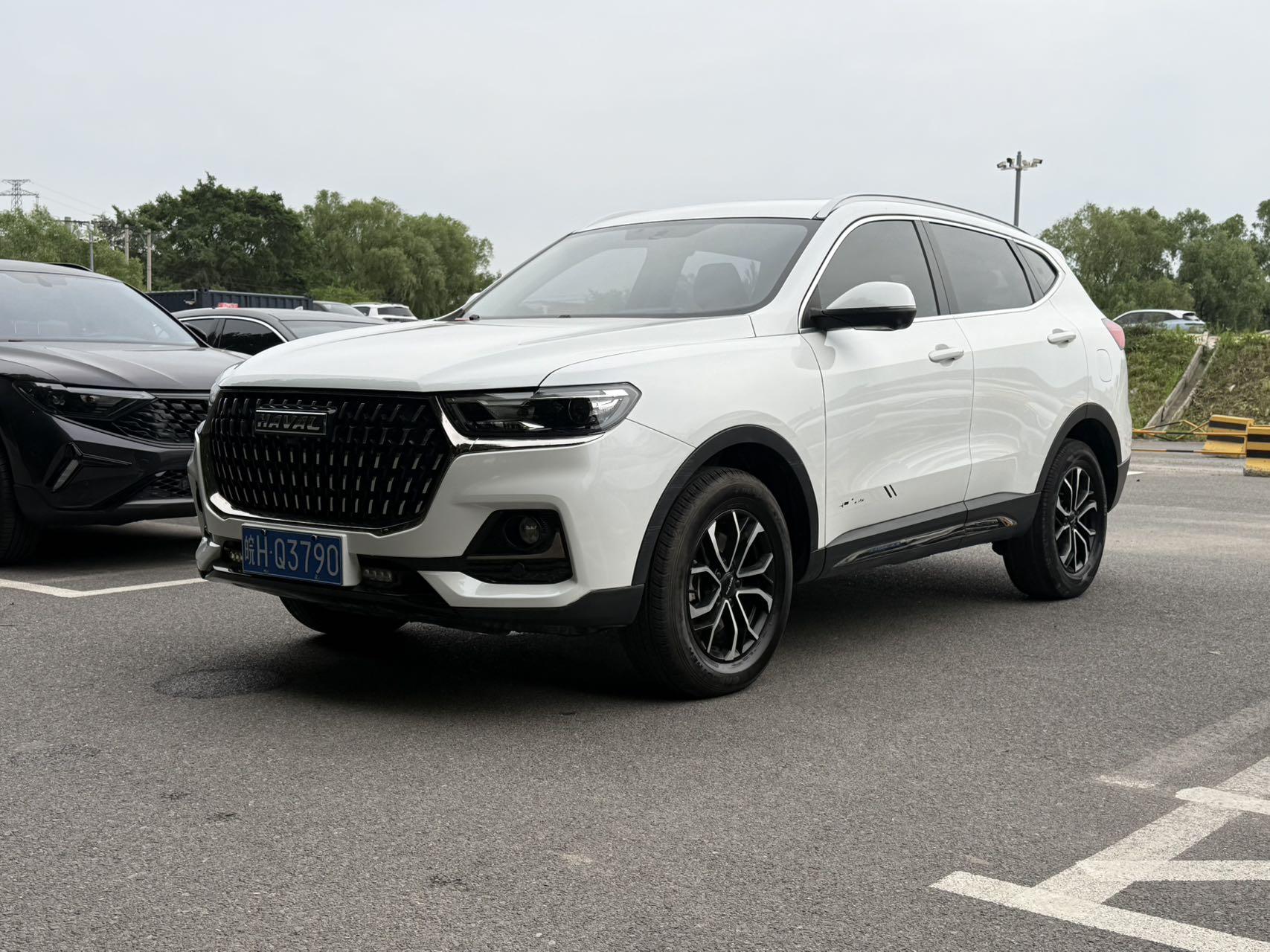 Haval H6 2023, 1.5 л турбо, робот (DCT), передний, пробег 27 000 км — авто из Китая с пробегом