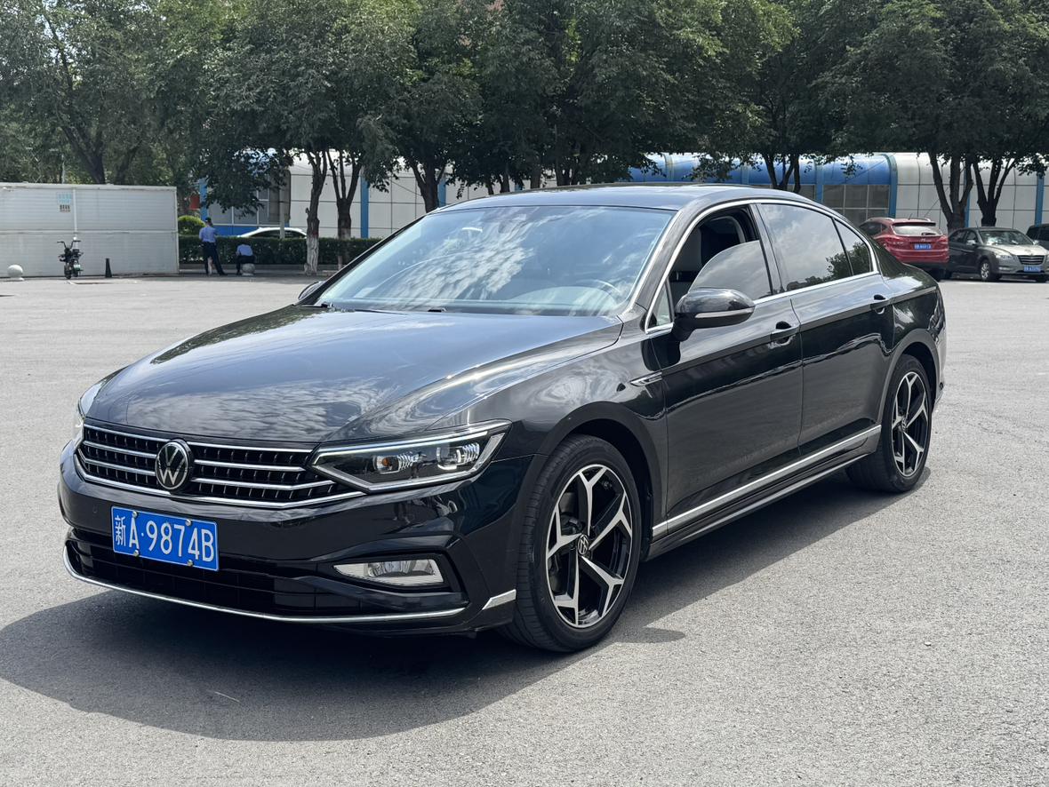 Volkswagen Passat 2023, 2 л турбо, робот (DCT), передний, пробег 80 000 км — авто из Китая с пробегом