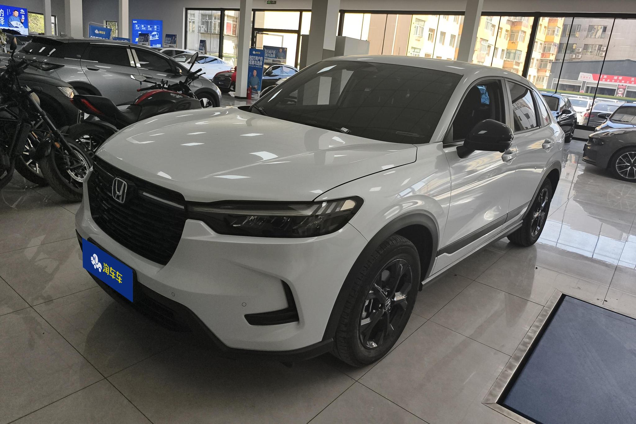 Honda HR-V 2023, 2 л, вариатор (CVT), передний, пробег 67 000 км — авто из Китая с пробегом