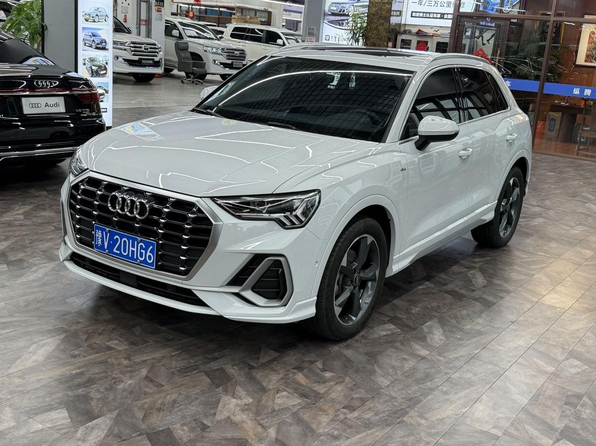 Audi Q3 2023, 1.4 л турбо, робот (DCT), передний, пробег 12 000 км — авто из Китая с пробегом