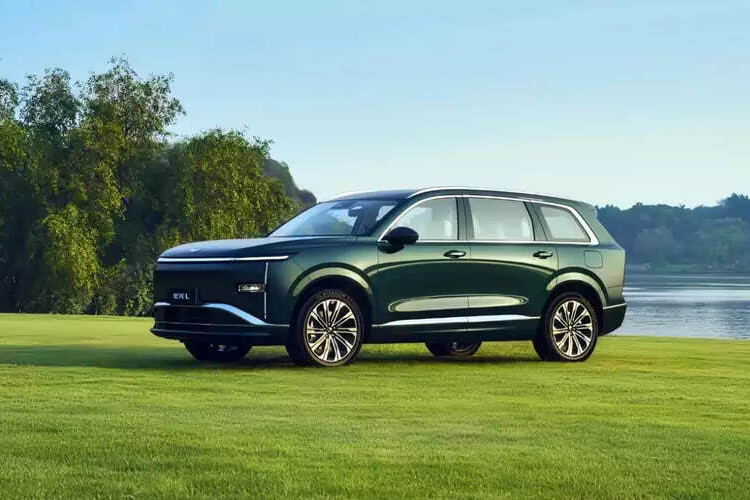 Гибридный кроссовер Wuling Starlight L вышел на рынок Китая за 1,3 млн рублей
